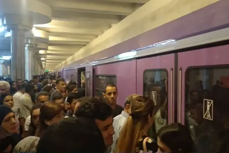 SON DƏQiQƏ: Bakı METROSUNDA - İŞIQLAR SÖNDÜ, QAPILAR AÇILMADI