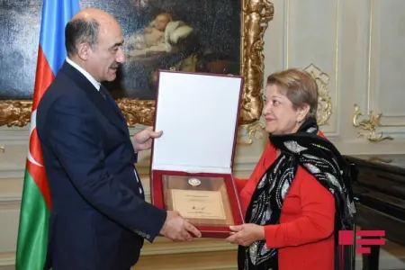 Bir qrup mədəniyyət xadiminə mükafatlar təqdim edilib - FOTOLAR