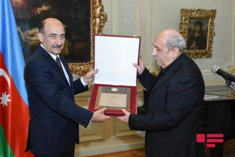 Bir qrup mədəniyyət xadiminə mükafatlar təqdim edilib - FOTOLAR