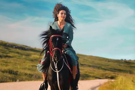 "Hercai"nin Reyyanını bir də - PLASTİK ƏMƏLİYYATSIZ GÖRÜN - FOTO