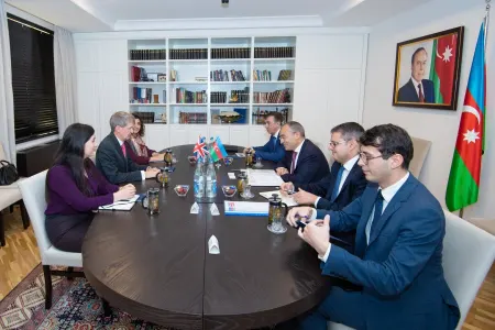 Mikayıl Cabbarov Britaniya səfiri ilə - GÖRÜŞDÜ - FOTO