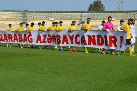 Oyuna “Qarabağ Azərbaycandır!”plakatı ilə çıxdılar