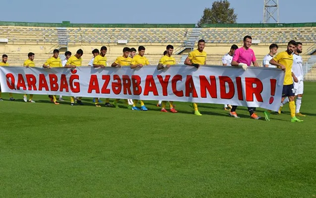 Oyuna “Qarabağ Azərbaycandır!”plakatı ilə çıxdılar