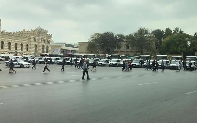 SON DƏQİQƏ: “28 May”a gedən bütün küçələr BAĞLANDI - FOTO