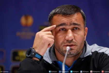 "Arazın belə hərəkətləri çox olur" - Futbolçusunu cəzalandırdı