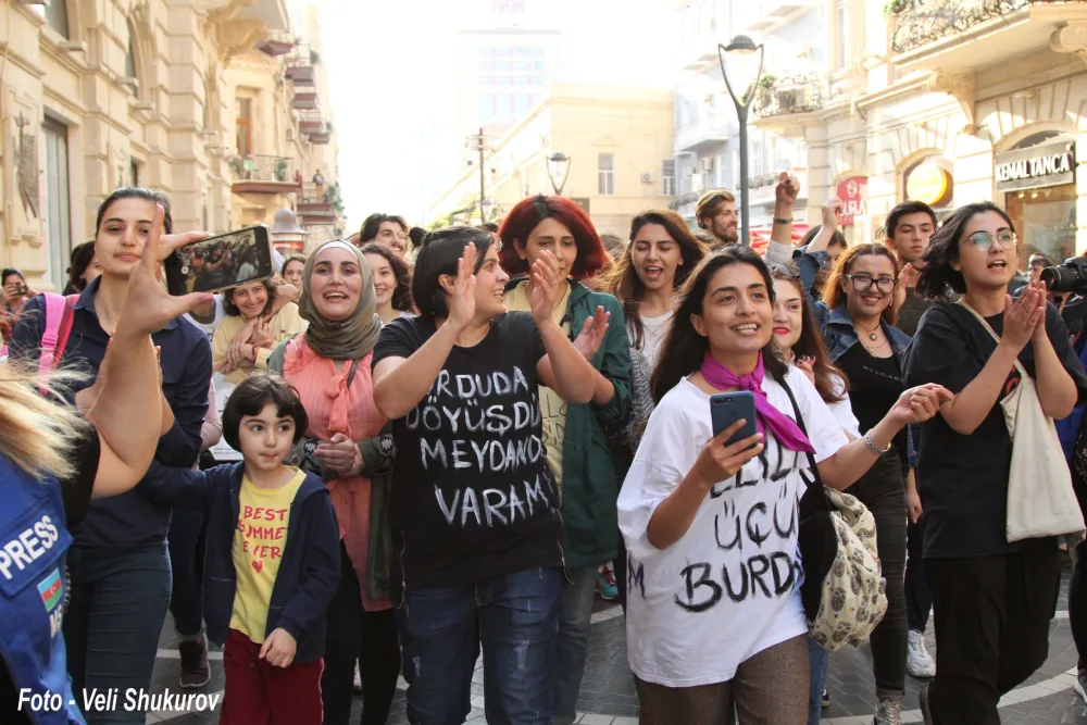 Bakıda bir qrup qadın zorakılığına qarşı aksiya keçirib - -FOTO