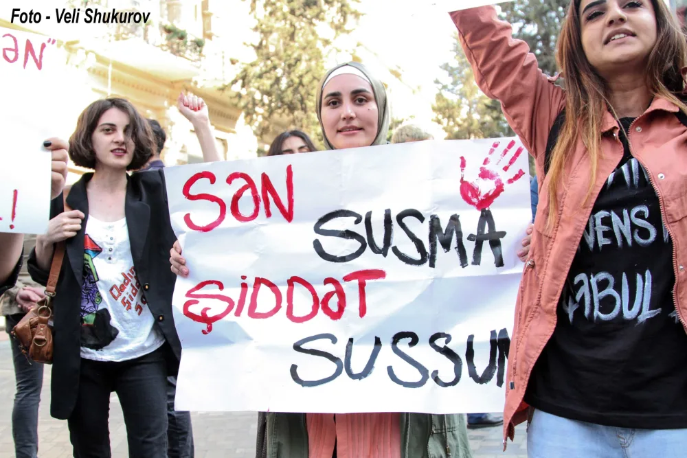 Bakıda bir qrup qadın zorakılığına qarşı aksiya keçirib - -FOTO
