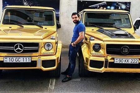 “26-lar" kafesinin sahibinin oğlu bıçaqlandı: - Öz dostu tərəfindən