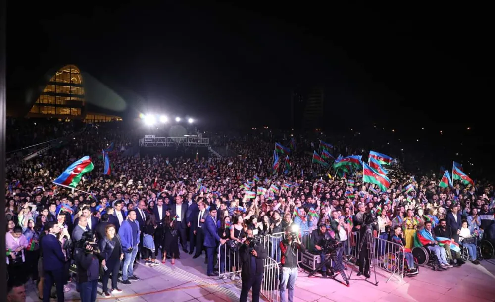 Dövlət Müstəqilliyi Gününə həsr olunan izdihamlı konsert - FOTOLAR