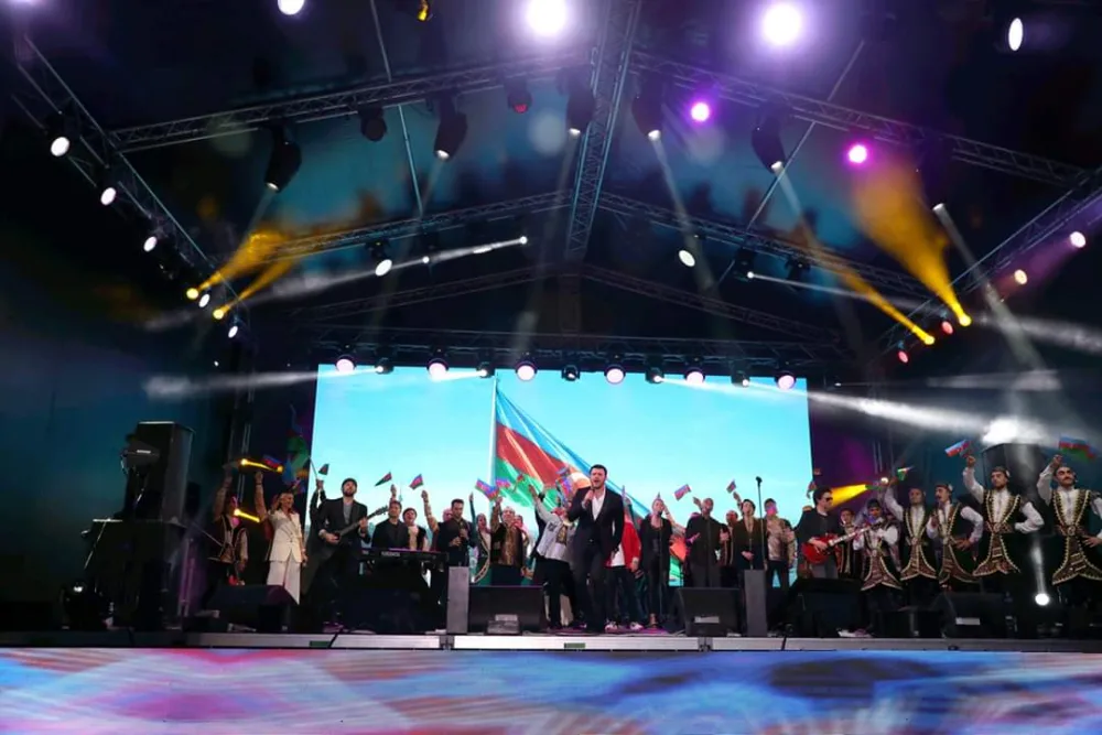 Dövlət Müstəqilliyi Gününə həsr olunan izdihamlı konsert - FOTOLAR