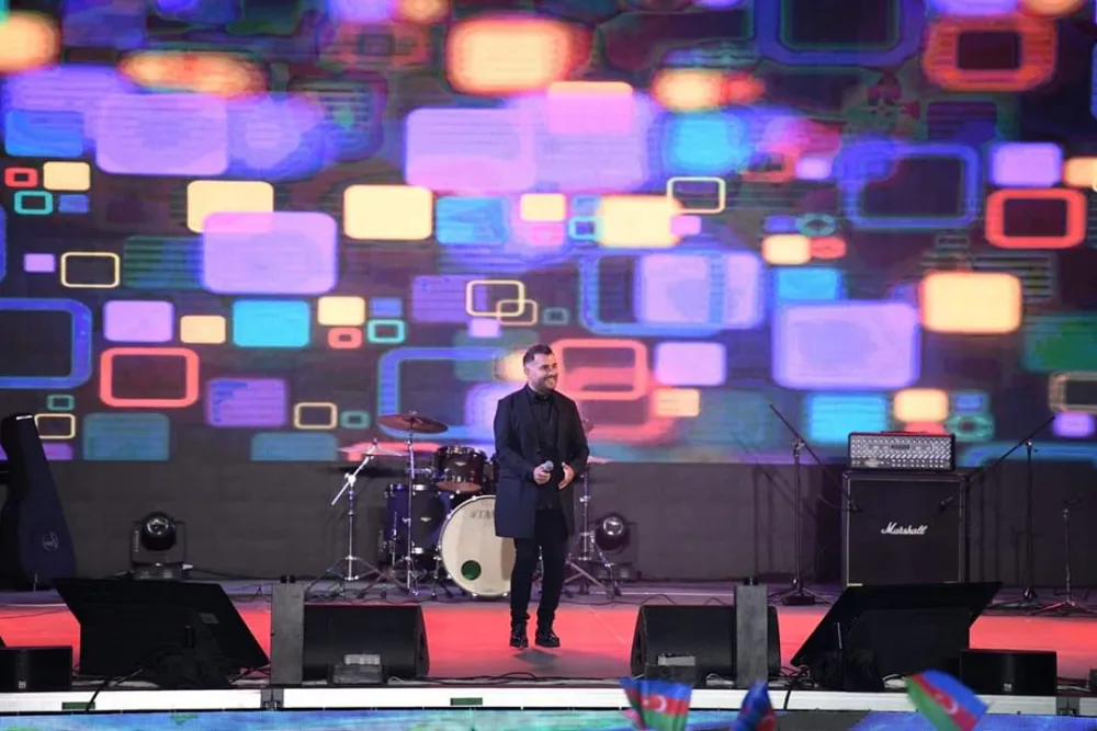 Dövlət Müstəqilliyi Gününə həsr olunan izdihamlı konsert - FOTOLAR