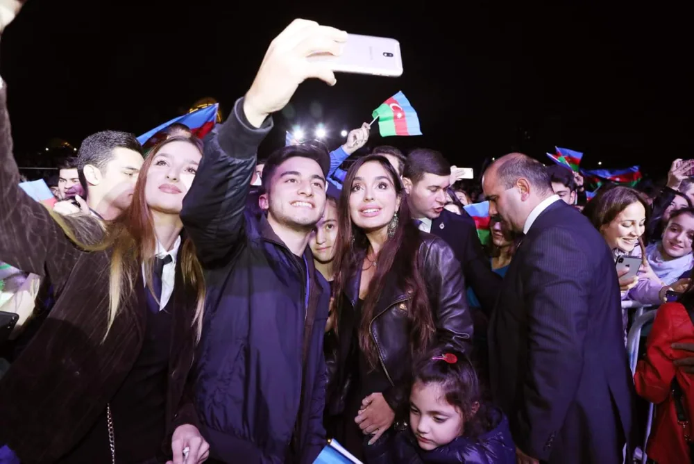 Dövlət Müstəqilliyi Gününə həsr olunan izdihamlı konsert - FOTOLAR