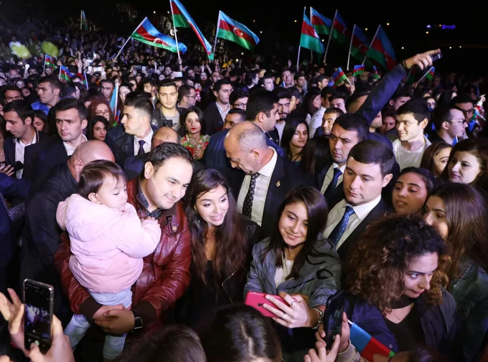 Dövlət Müstəqilliyi Gününə həsr olunan izdihamlı konsert - FOTOLAR