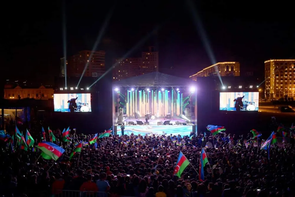 Dövlət Müstəqilliyi Gününə həsr olunan izdihamlı konsert - FOTOLAR