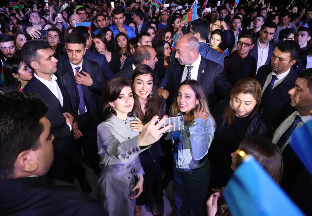 Dövlət Müstəqilliyi Gününə həsr olunan izdihamlı konsert - FOTOLAR