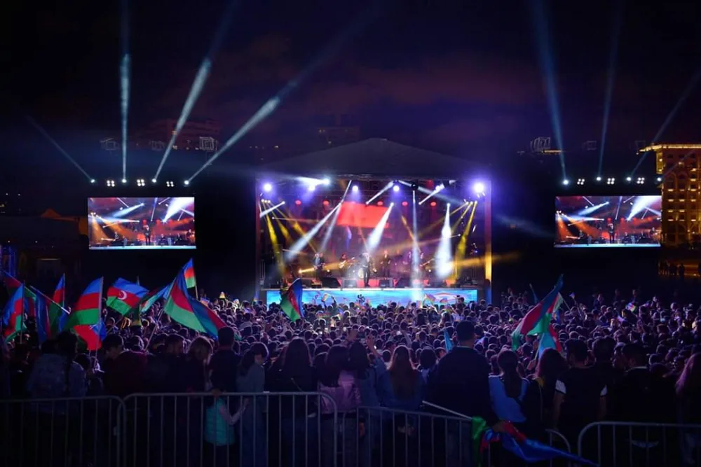 Dövlət Müstəqilliyi Gününə həsr olunan izdihamlı konsert - FOTOLAR