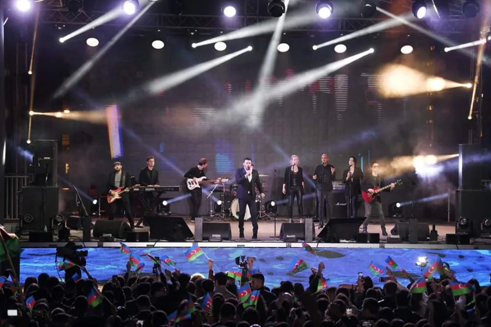 Dövlət Müstəqilliyi Gününə həsr olunan izdihamlı konsert - FOTOLAR