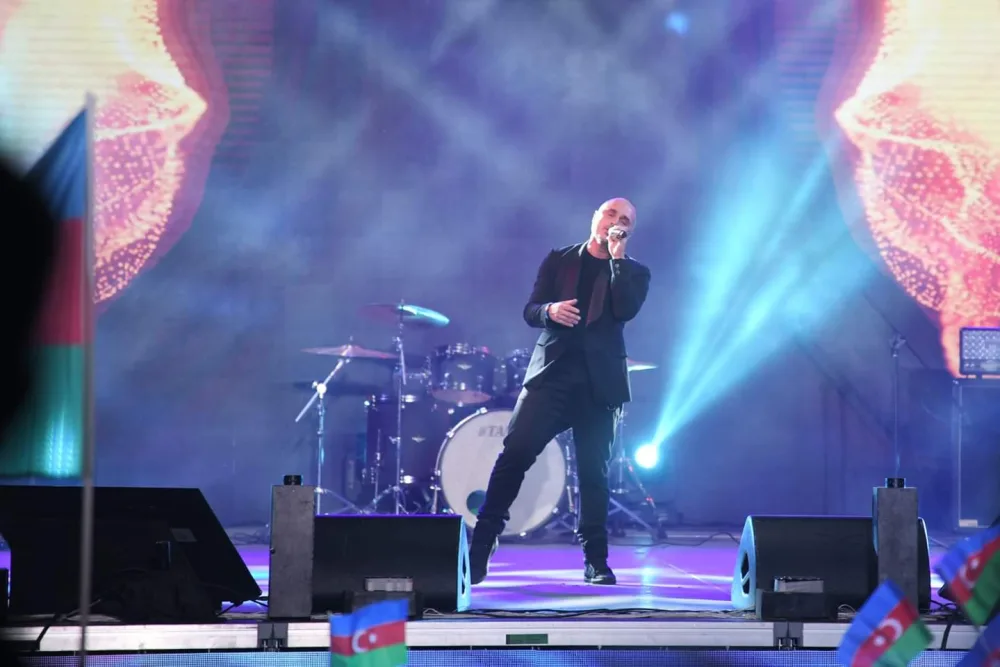 Dövlət Müstəqilliyi Gününə həsr olunan izdihamlı konsert - FOTOLAR