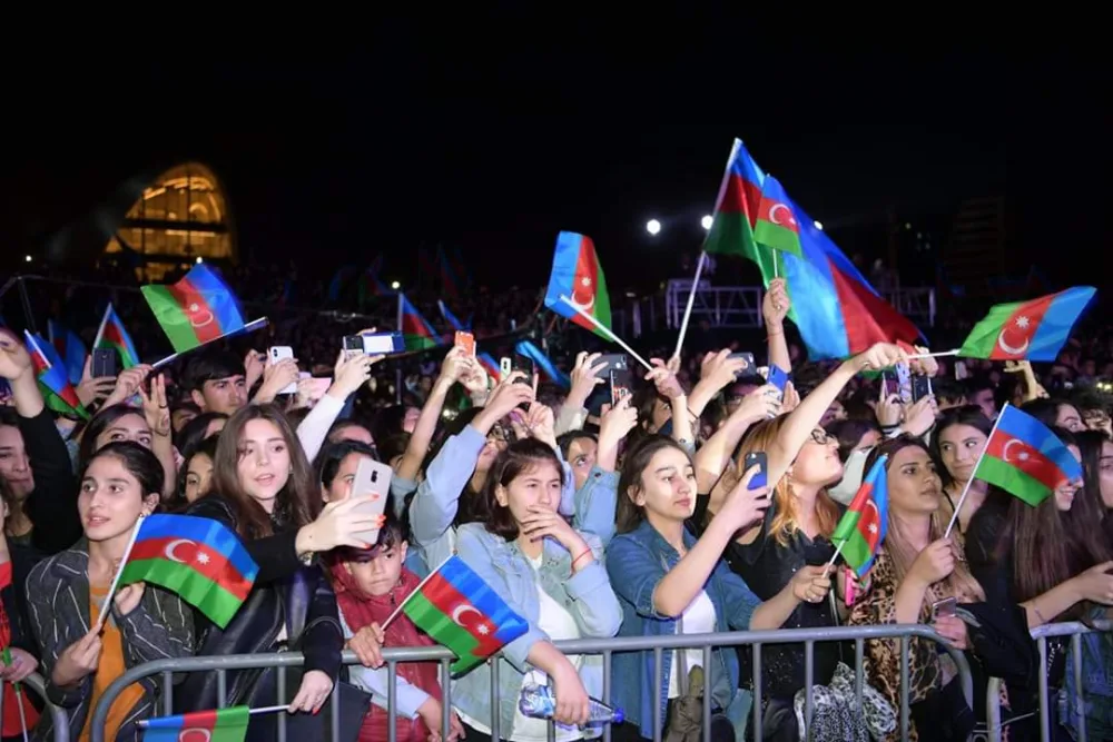 Dövlət Müstəqilliyi Gününə həsr olunan izdihamlı konsert - FOTOLAR