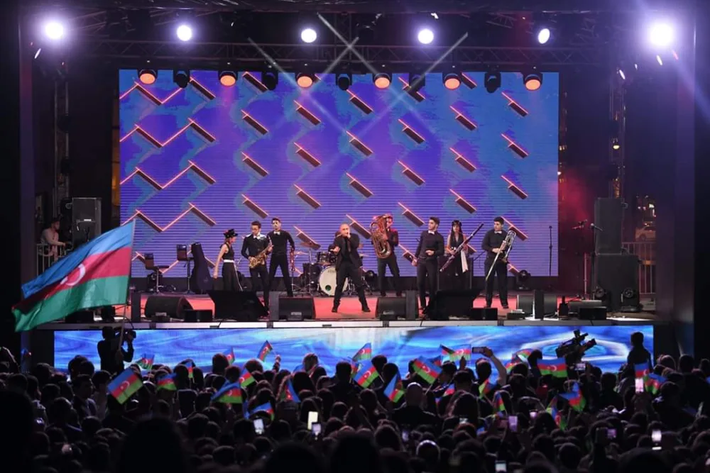 Dövlət Müstəqilliyi Gününə həsr olunan izdihamlı konsert - FOTOLAR