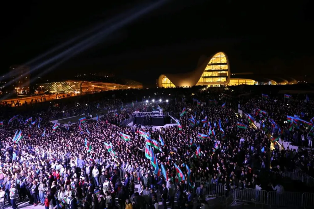 Dövlət Müstəqilliyi Gününə həsr olunan izdihamlı konsert - FOTOLAR
