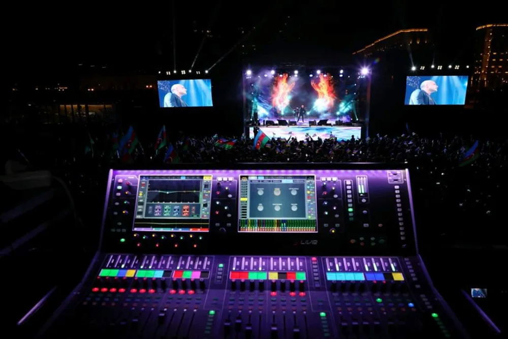 Dövlət Müstəqilliyi Gününə həsr olunan izdihamlı konsert - FOTOLAR