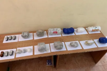 Sərhədi pozan şəxslərdən külli miqdarda - NARKOTİK GÖTÜRÜLDÜ - DSX - FOTO