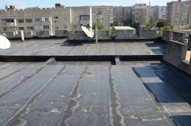 BŞİH 380 binanın dam örtüyünü təmir edir