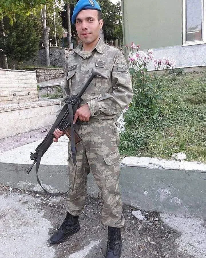Şəhidin dəfn mərasimində ürəkdağlayan görüntü - NİŞANLISI GƏLİNLİK GEYİNDİ - FOTO