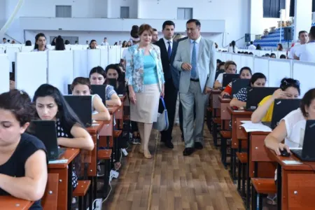 Dövlət qulluğuna imtahan verənlərin - NƏZƏRİNƏ