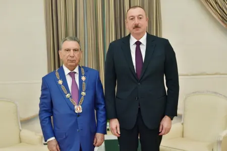 "Artıq yaşınız səksəni keçib, biz gərək gəncləri irəli çəkək" - Prezident Ramiz Mehdiyevi qəbul etdi