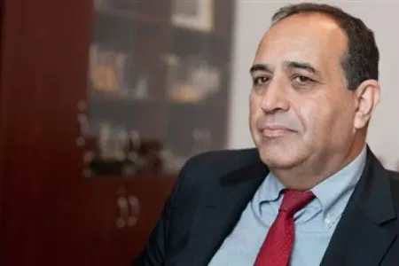 67 yaşlı səfir qocaman məmurlar əleyhinə fikirlərə cavab verdi: - "...yüz oğlana dəyər"