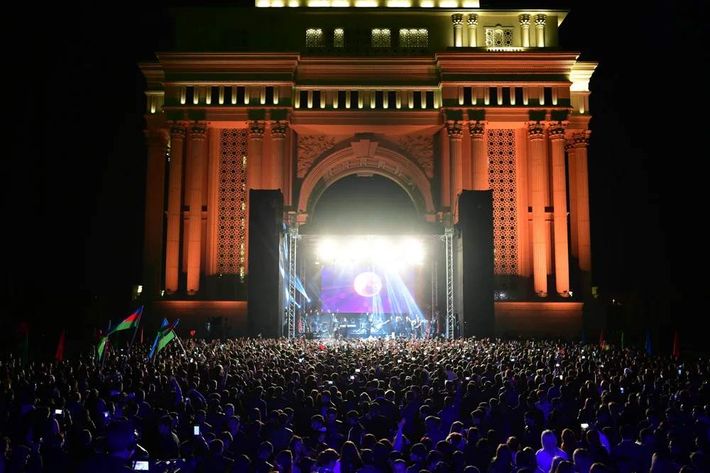 Emin Ağalarovun Gəncədəki konsertində... - VİDEO