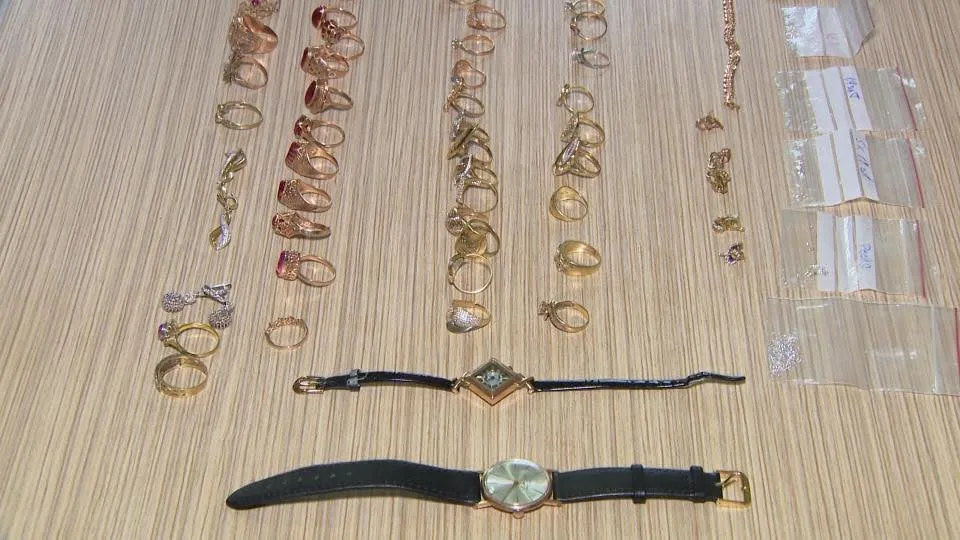 “İnfiniti”dən 69 minlik pul və brilyant - OĞURLANDI