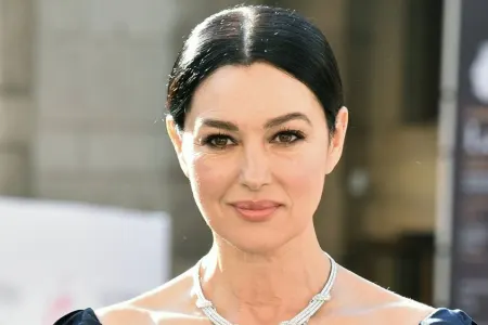 Monika Belluçi - BİR GÜNÜN İÇİNDƏ QOCALDI - FOTO