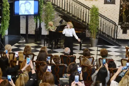 Sevda Akif İslamzadənin - QARŞISINDA DİZ ÇOKDÜ - VİDEO