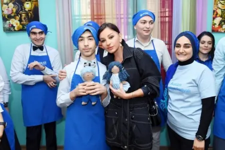 Mehriban Əliyeva Autizm sindromlu uşaqlar üçün reabilitasiya Mərkəzində - FOTOLAR