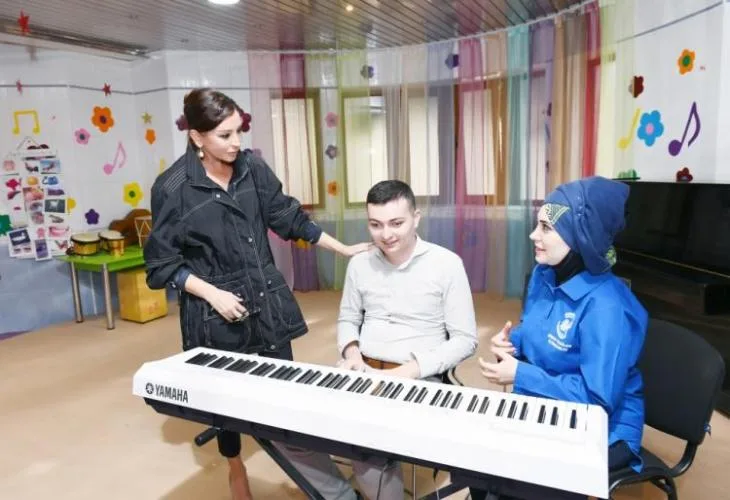 Mehriban Əliyeva Autizm sindromlu uşaqlar üçün reabilitasiya Mərkəzində - FOTOLAR