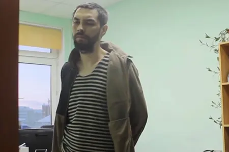 Bağçada 6 yaşlı uşağın başını kəsdi - Damarlarda qan donduran görüntü