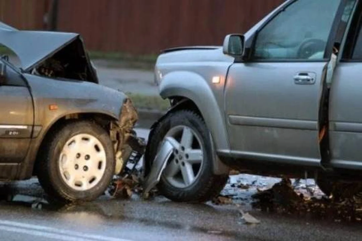 Bakıda iki avtomobil toqquşdu - YANĞIN ÇIXDI