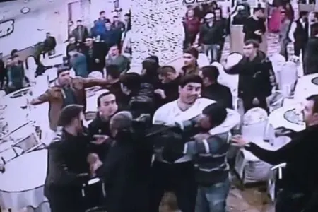 Toy yasa çevrildi - iki nəfər bıçaqlandı