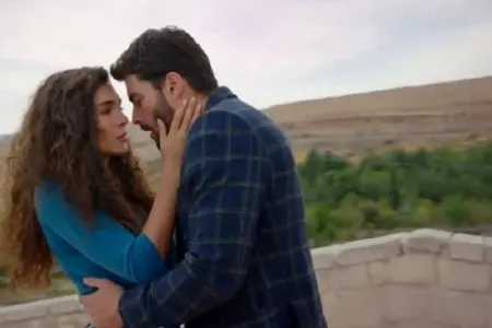 "Hercai"də Miranla Reyyanın öpüşmə səhnəsi - REKORD QIRDI - VİDEO
