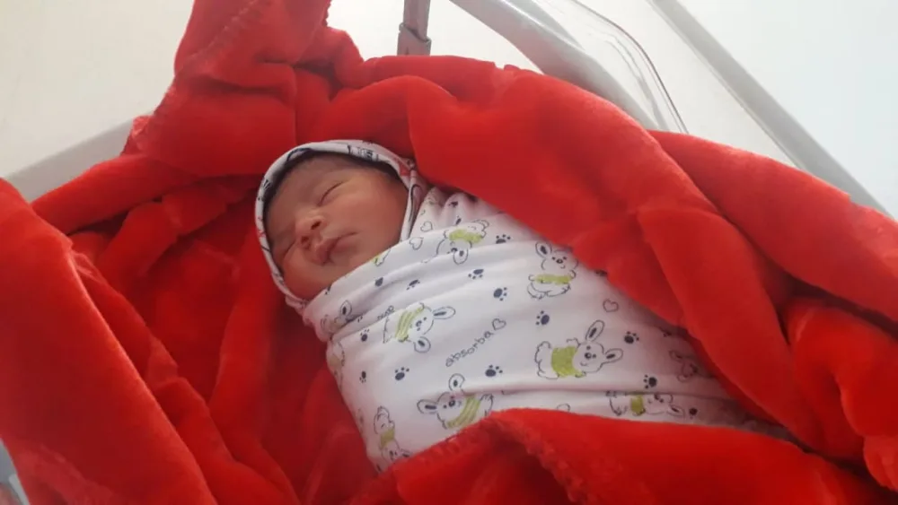 Azərbaycanda doğuş vaxtı daha bir uşağın - sümüyünü sındırdılar