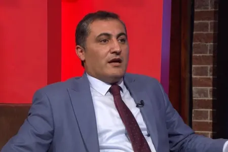 Mətbuat katibinə ağır itki üz verib