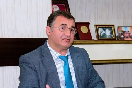 Araz Əlizadəyə sillə kimi - CAVAB