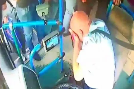 Bakıda 4 nəfər avtobus sürücüsünü döydü