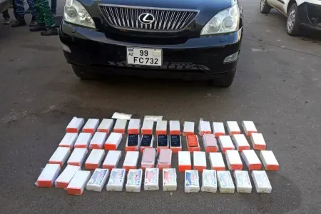 Gömrükdən gizli 35 ədəd telefon - KEÇİRMƏK İSTƏDİ - FOTO