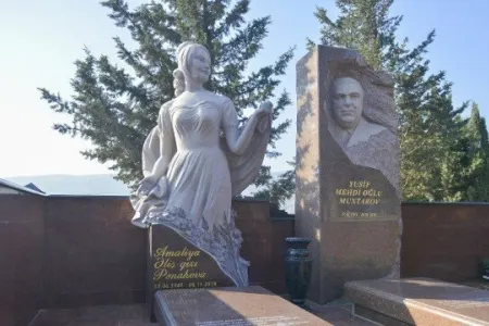 Xalq artistinin abidəsi - UCALDILDI