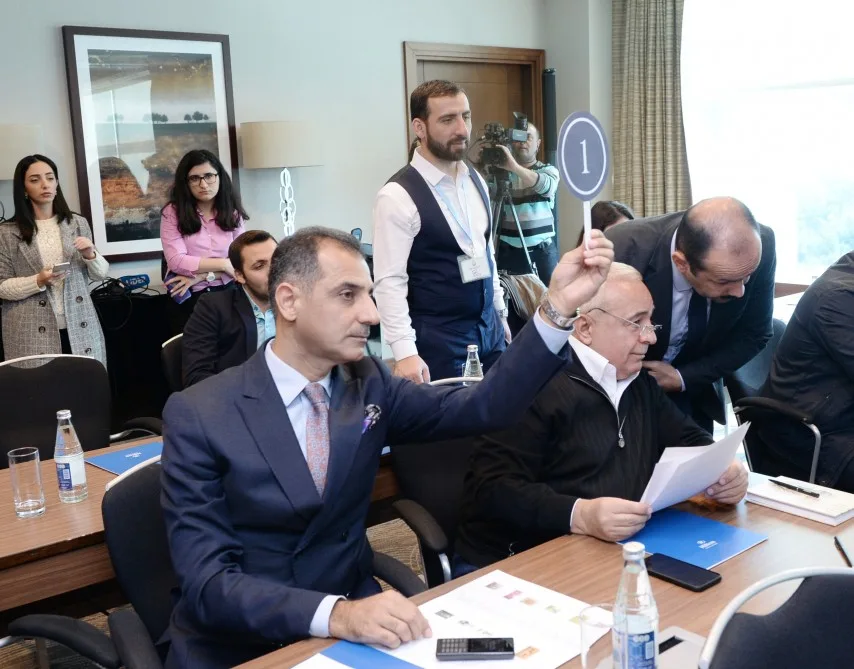 Bakıda incəsənət əsərlərinin növbəti auksionu keçirildi - FOTO