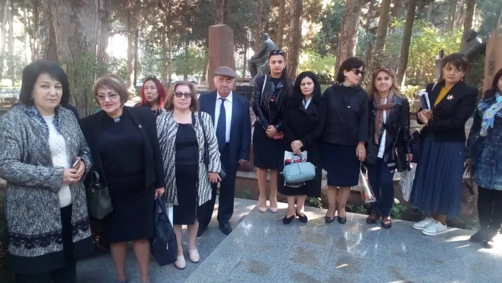 Xalq artistinin məzarı ziyarət olundu - FOTOLAR